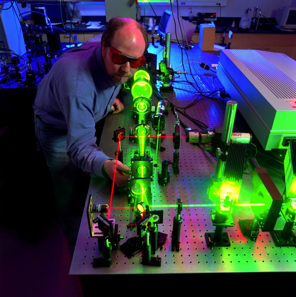 Laser & Photonics